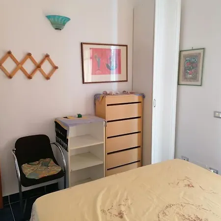 Grazioso A Zona Pilastri 아파트